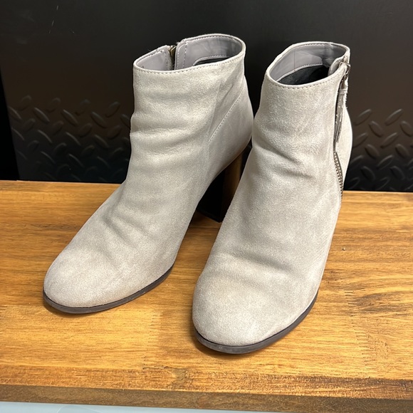 Cole Haan - Light grey suede booties size 8 - Picture 2 of 5